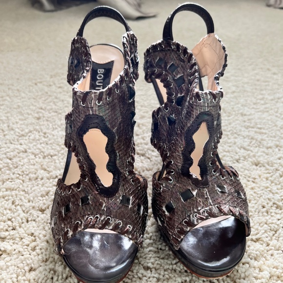 Shoes - Picture 2 of 3